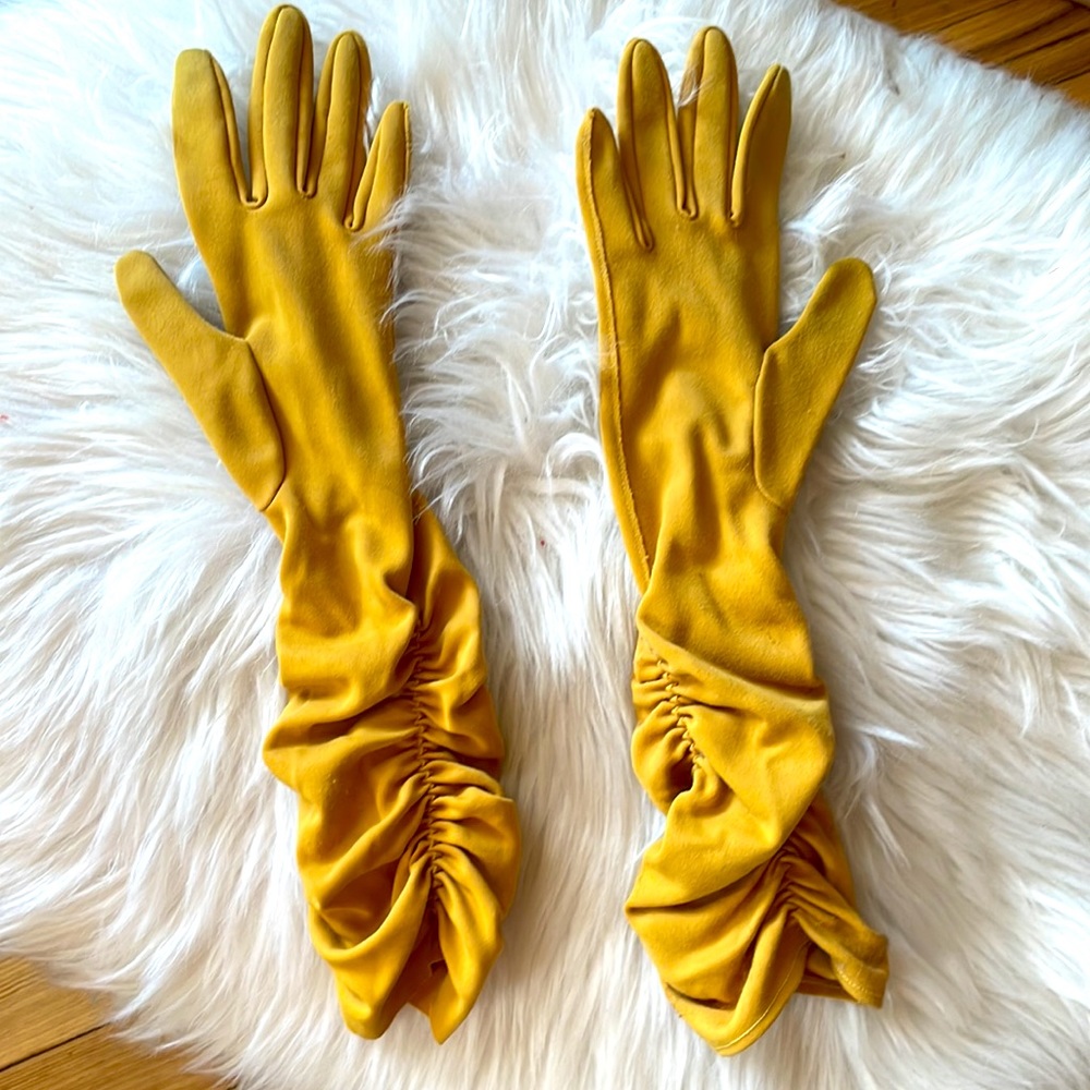 Mustard yellow long vintage gloves - Picture 4 of 5